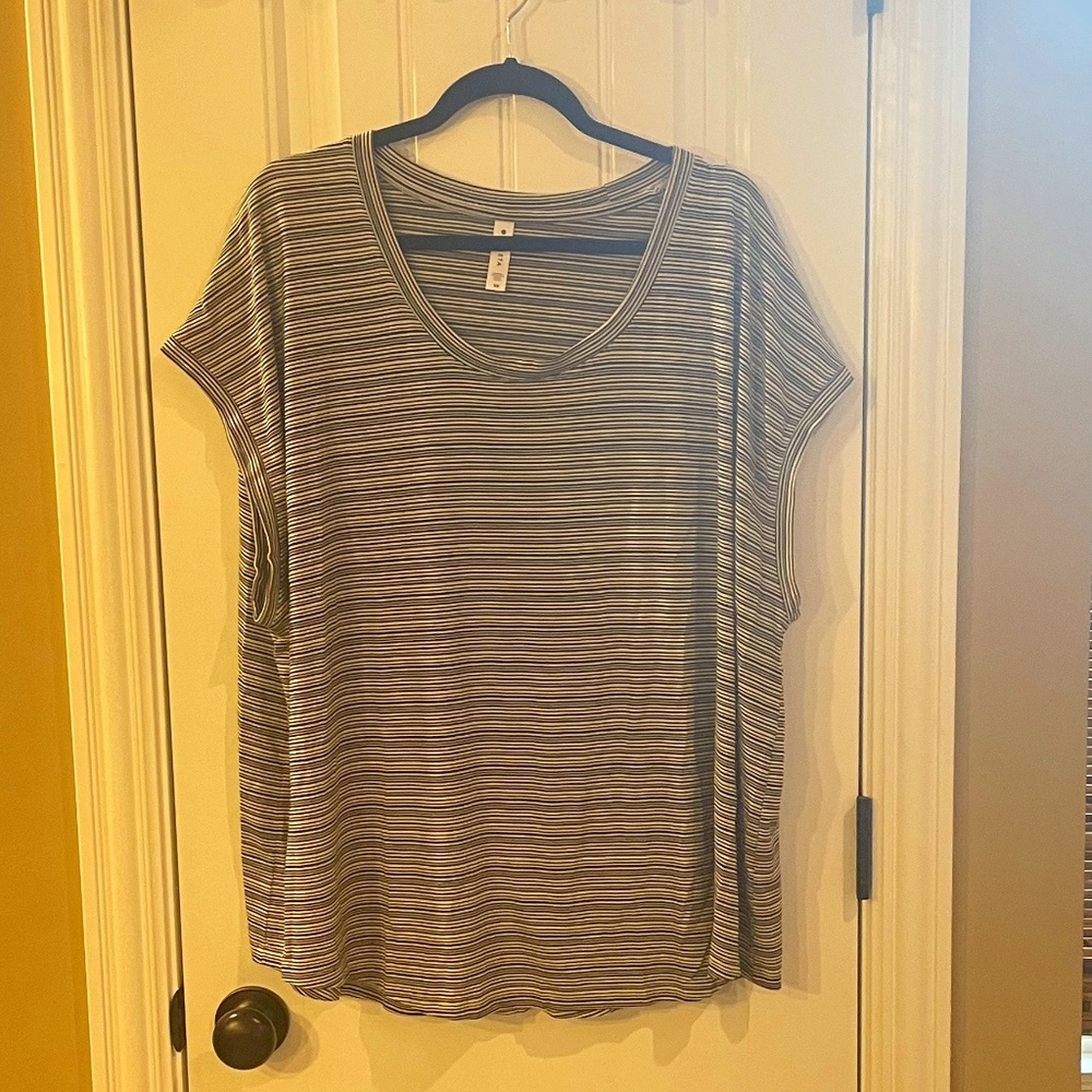 Athleta Tee; Ivory and Black Stripe; Plus Size 3X